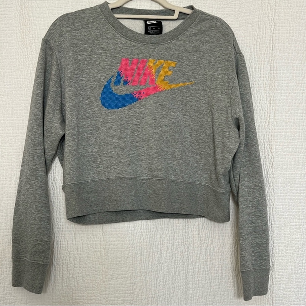 Nike Gray Cropped Sweatshirt Multicolor Logo | Women’s Medium